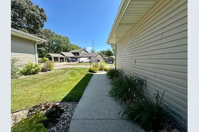 1015 Pershing Boulevard, Worthington, MN 56187 - Photo 4