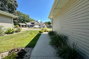 1015 Pershing Blvd, Worthington, MN 56187 - Photo 4