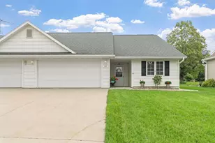 437 Beverly St, Wanamingo, MN 55983 - Photo 1