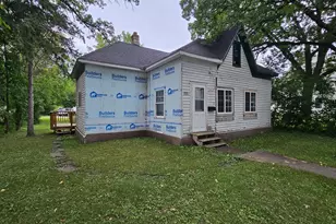 111 Markley Ave S, Thief River Falls, MN 56701 - Photo 2