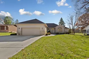 1031 Cherry St, Owatonna, MN 55060 - Photo 2