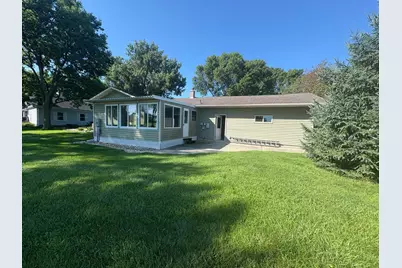 907 10th Street S, Benson, MN 56215 - Photo 4