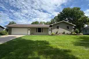 907 10th St S, Benson, MN 56215 - Photo 1