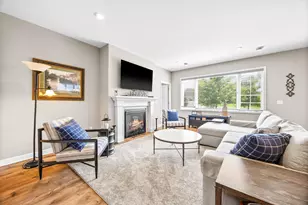 1045 Roselyn Dr, Victoria, MN 55386 - Photo 10