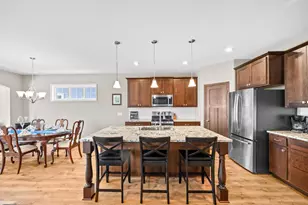 1045 Roselyn Dr, Victoria, MN 55386 - Photo 4