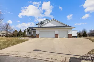 120 Callaway Ct, Mankato, MN 56001 - Photo 2