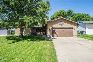 2906 14th Ave S, Moorhead, MN 56560 - Photo 1
