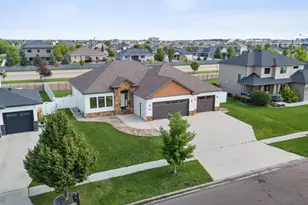 6511 Osgood Parkwy S, Fargo, ND 58104 - Photo 2