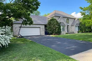 15904 Dawn Dr, Minnetonka, MN 55345 - Photo 2