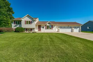 901 9th Ave SE, Waseca, MN 56093 - Photo 1