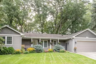 2300 Dahl Ct E, Maplewood, MN 55119 - Photo 2