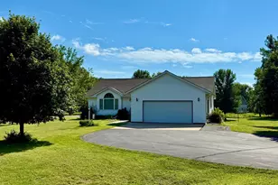 115 Burr Oak Rd, Redwood Falls, MN 56283 - Photo 2