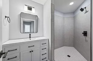 725 Wilson Ave, Saint Paul, MN 55106 - Photo 38