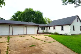 902 11th Street N, Princeton, MN 55371 - Photo 1