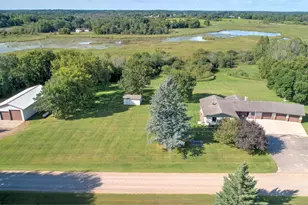2993 361st Ave NE, Cambridge, MN 55008 - Photo 2