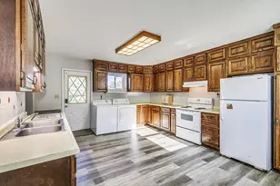 105 10th St NW, Plainview, MN 55964 - Photo 1