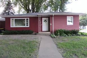 902 11th St S, Saint James, MN 56081 - Photo 2