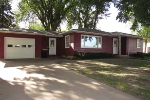 902 11th St S, Saint James, MN 56081 - Photo 1