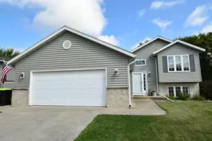 503 Willowmere Dr, Zumbrota, MN 55992 - Photo 1