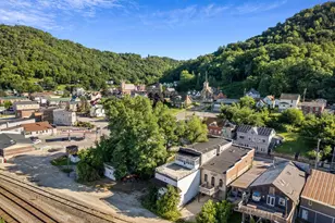 121 S Main St, Fountain City, WI 54629 - Photo 6