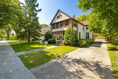 911 8th Street S, Fargo,  58103 - Photo 4