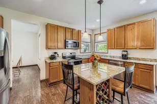 2113 Sandhill Dr, Shakopee, MN 55379 - Photo 2