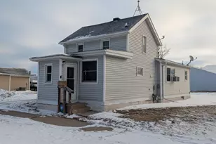 245 3rd Ave SE, Wells, MN 56097 - Photo 2