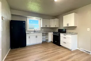 245 3rd Ave SE, Wells, MN 56097 - Photo 4