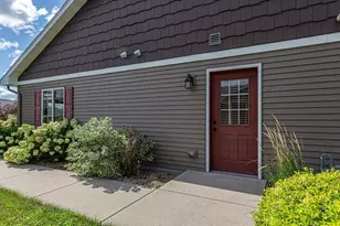 2203 Rolling Green Ln, North Mankato, MN 56003 - Photo 2