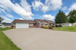 2203 Rolling Green Ln, North Mankato, MN 56003 - Photo 36