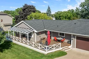 984 Boardwalk Ct, Shoreview, MN 55126 - Photo 2