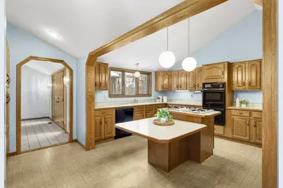 1054 Cottonwood Drive, Hudson, WI 54016 - Photo 4