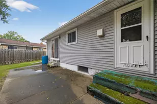 199 Hillwood Dr, Lake City, MN 55041 - Photo 8