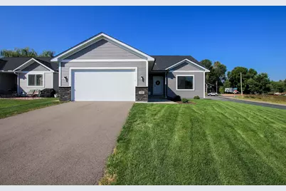 400 Grant Avenue SE, Hutchinson, MN 55350 - Photo 1