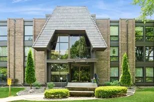 6105 Lincoln Dr, Edina, MN 55436 - Photo 2