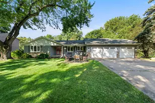 5400 Malibu Dr, Edina, MN 55436 - Photo 1
