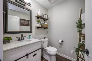 223 Oak Knoll Ct, Blue Earth, MN 56013 - Photo 4