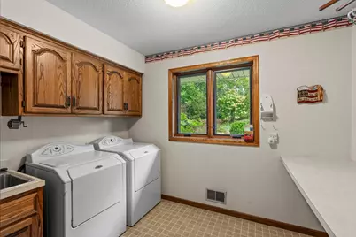 2360 Apache Court, Mendota Heights, MN 55120 - Photo 30