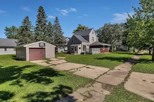 322 10th St SW, Willmar, MN 56201 - Photo 1
