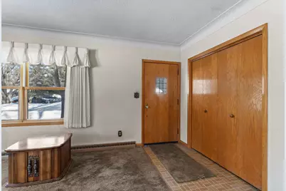 401 Central Drive W, Braham, MN 55006 - Photo 4