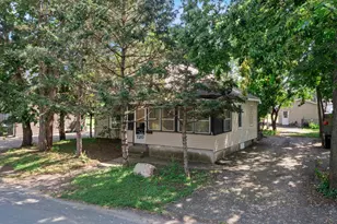 720 Bluff Ave E, Shakopee, MN 55379 - Photo 1