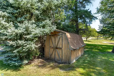 2925 Edgewood Drive N, Fargo, ND 58102 - Photo 12