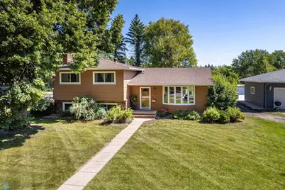2925 Edgewood Drive N, Fargo, ND 58102 - Photo 2