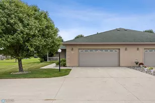 966 33rd St S, Moorhead, MN 56560 - Photo 1