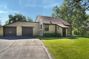 548 33rd St S, Saint Cloud, MN 56301 - Photo 1