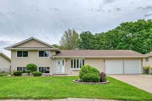 841 Cortland Dr, Apple Valley, MN 55124 - Photo 1