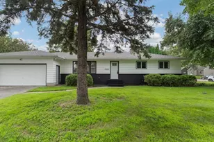 117 W Lockerbie St, Litchfield, MN 55355 - Photo 1