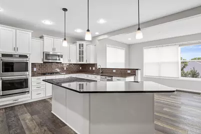 18072 Hyde Park Avenue, Lakeville, MN 55044 - Photo 2