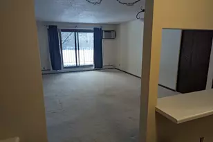 10451 Greenbrier Rd, Minnetonka, MN 55305 - Photo 4