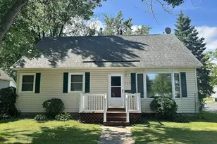 825 N Oak St, Lake City, MN 55041 - Photo 2